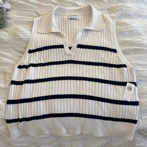 Sleeveless collar sweater navy stripes